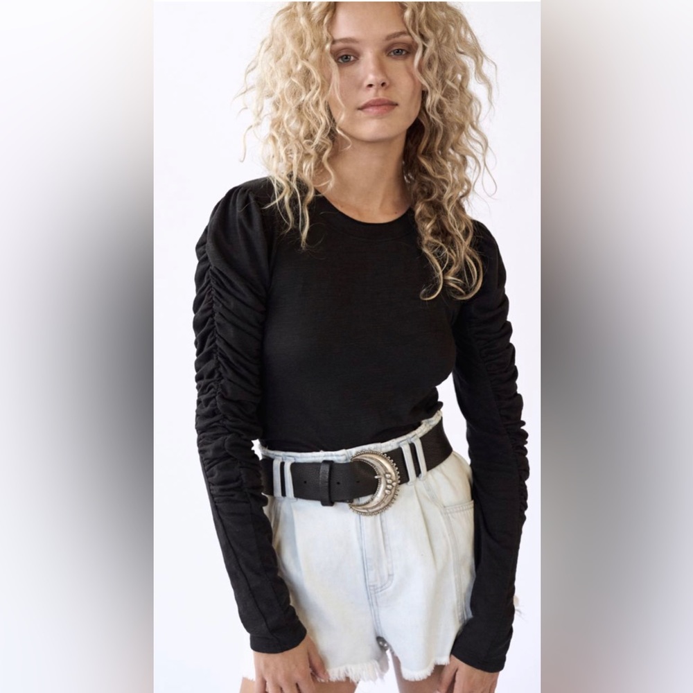 We the free Natasha tee long sleeve ruched top, size M in excellent condition.